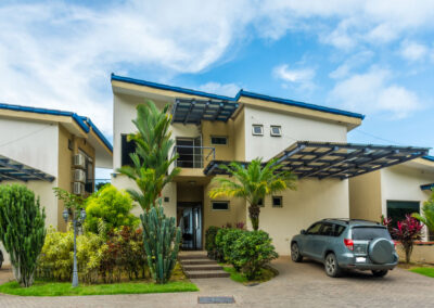 Uvita Home Parking