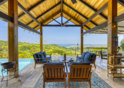 Luxury Home Outdoor Lounge and Pool